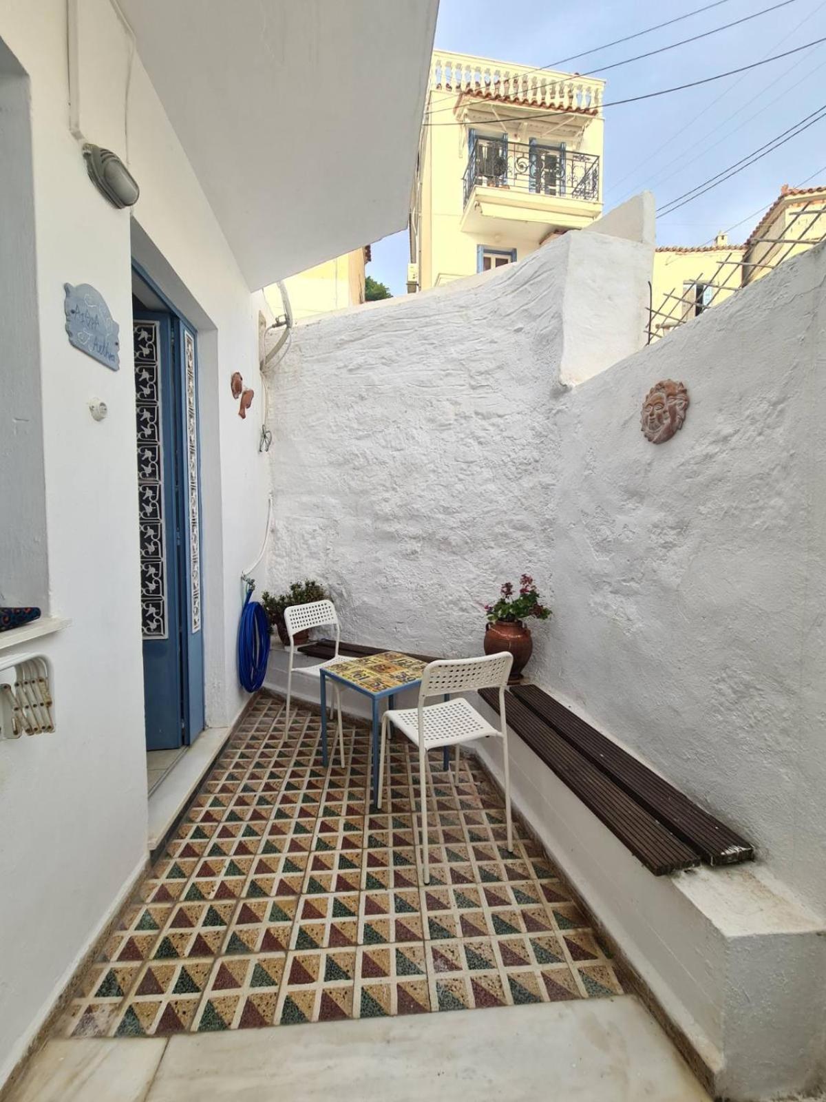 Aithra -Cosy Studio In Centre Of Poros Poros Town المظهر الخارجي الصورة
